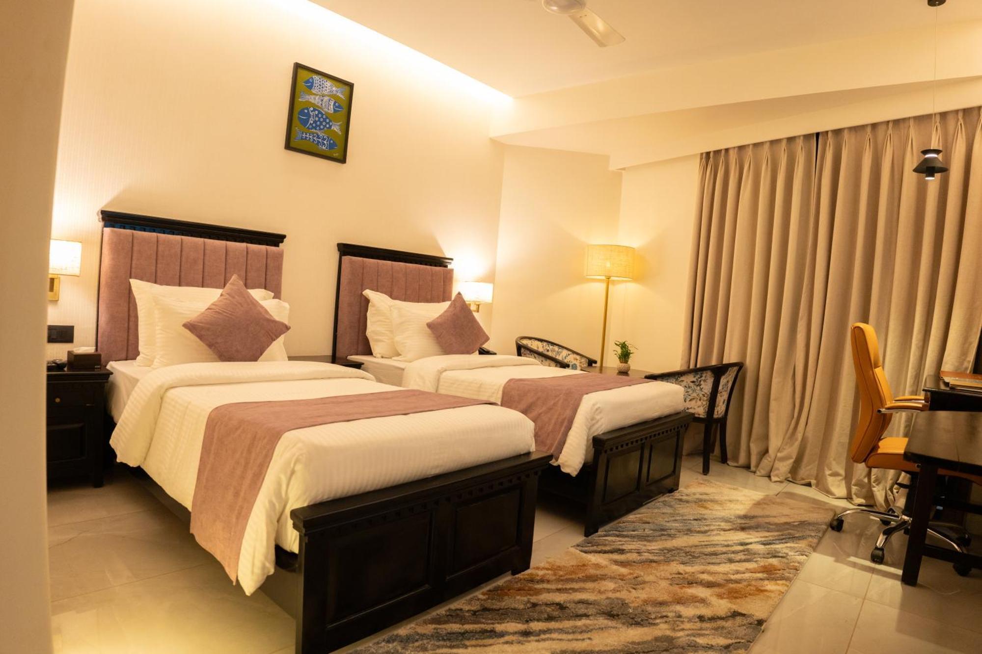 Pride Elite, Daman Otel Dış mekan fotoğraf