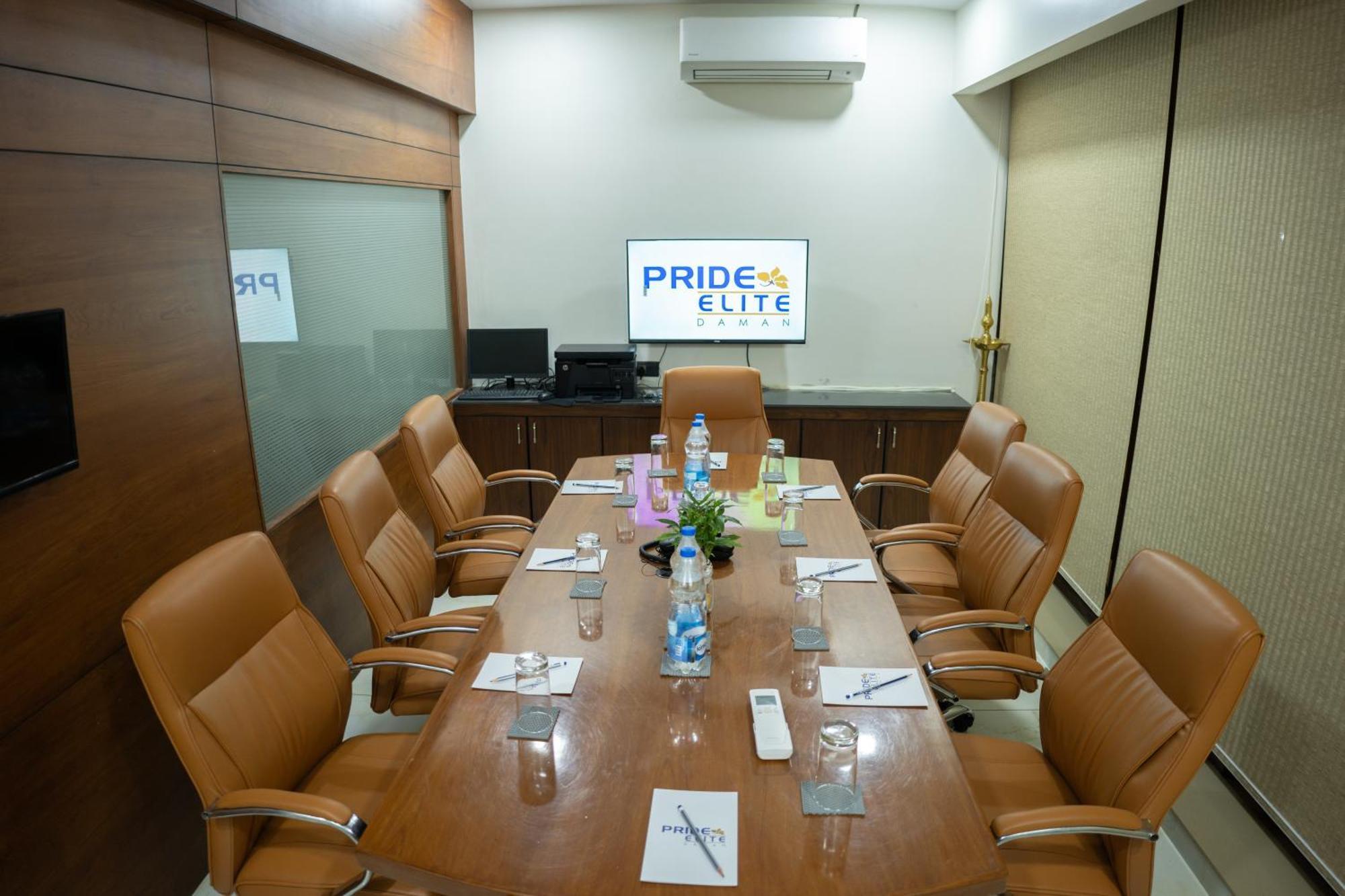 Pride Elite, Daman Otel Dış mekan fotoğraf