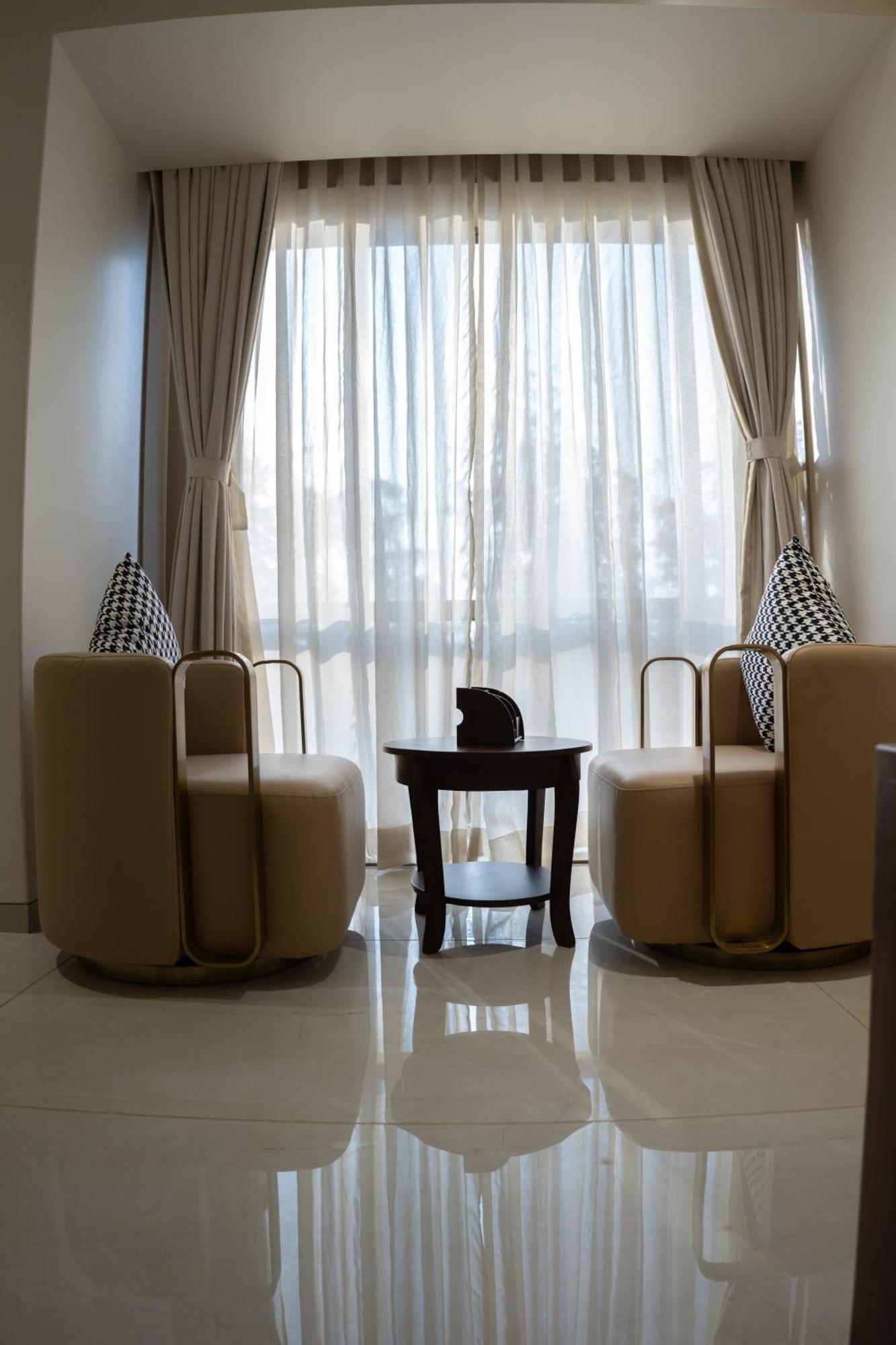 Pride Elite, Daman Otel Dış mekan fotoğraf
