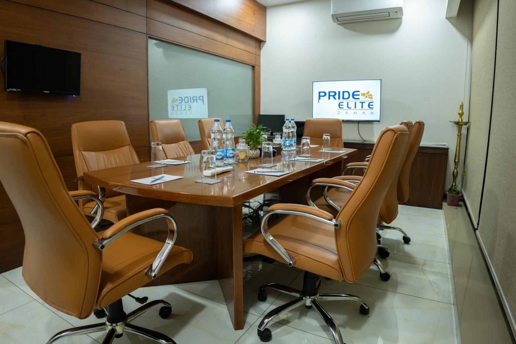 Pride Elite, Daman Otel Dış mekan fotoğraf